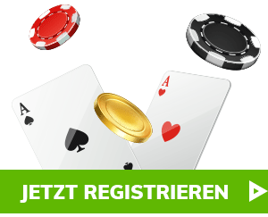 Zwei Spielkarten mit Goldchip und fliegenden Pokerchips vor weißem Hintergrund und Jetzt registrieren Button